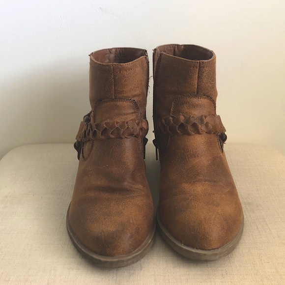 XOXO Shoes - Western Style Cowboy Booties